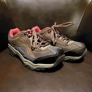 Skechers-safety-toe-shoes